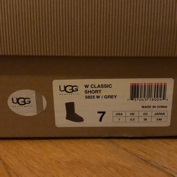 Grey Short Classic Ugg boots size 7 - Picture 3 of 3